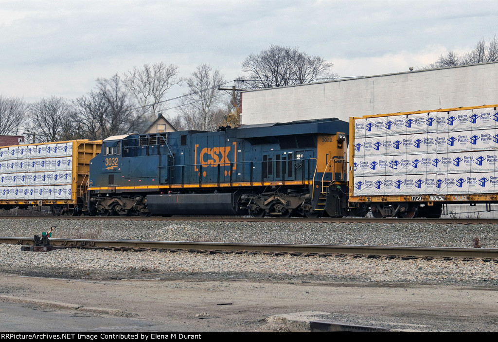 CSX 3032 on Q-433